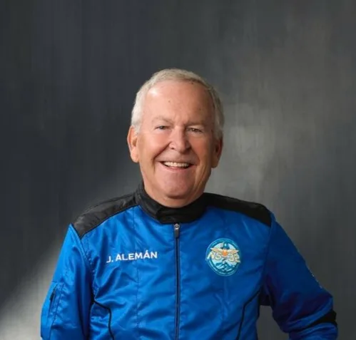 Jaime Alemán Overviewing A Journey: Becoming The First Human To Get The Coveted Grand Slam Of Travel: All 193 Countries + Both Poles + Space